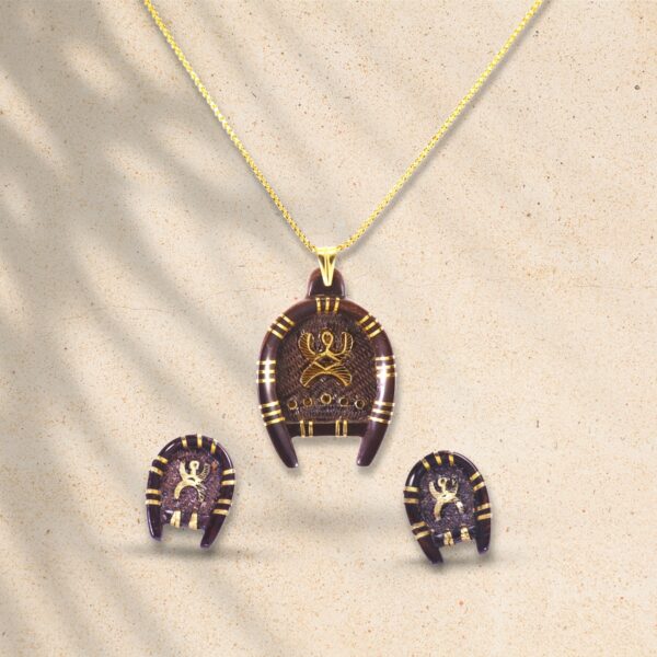 Kulo Shaped Coconut Shell 22k Gold Necklace