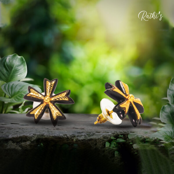 Shuli Flower Patterns Coconut Shell Earrings
